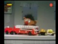 Bert en Ernie - Ernie verdeelt zijn speelgoed in groepen